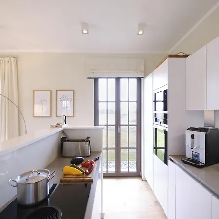 Villa Reetland Am - Luxus Reetdachvilla Mit 3 Schlafzimmern, Sauna Und Kamin H07