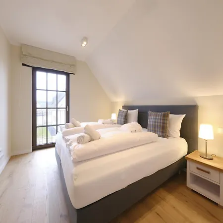 Reetland Am - Luxus Reetdachvilla Mit 3 Schlafzimmern, Sauna Und Kamin H07