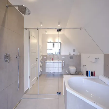 Reetland Am - Luxus Reetdachvilla Mit 3 Schlafzimmern, Sauna Und Kamin H07 Dranske