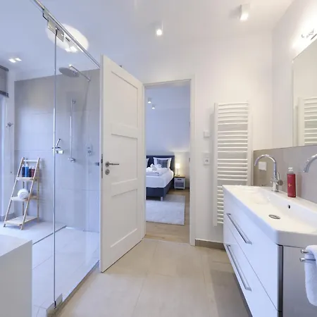 Reetland Am - Luxus Reetdachvilla Mit 3 Schlafzimmern, Sauna Und Kamin H07 Dranske